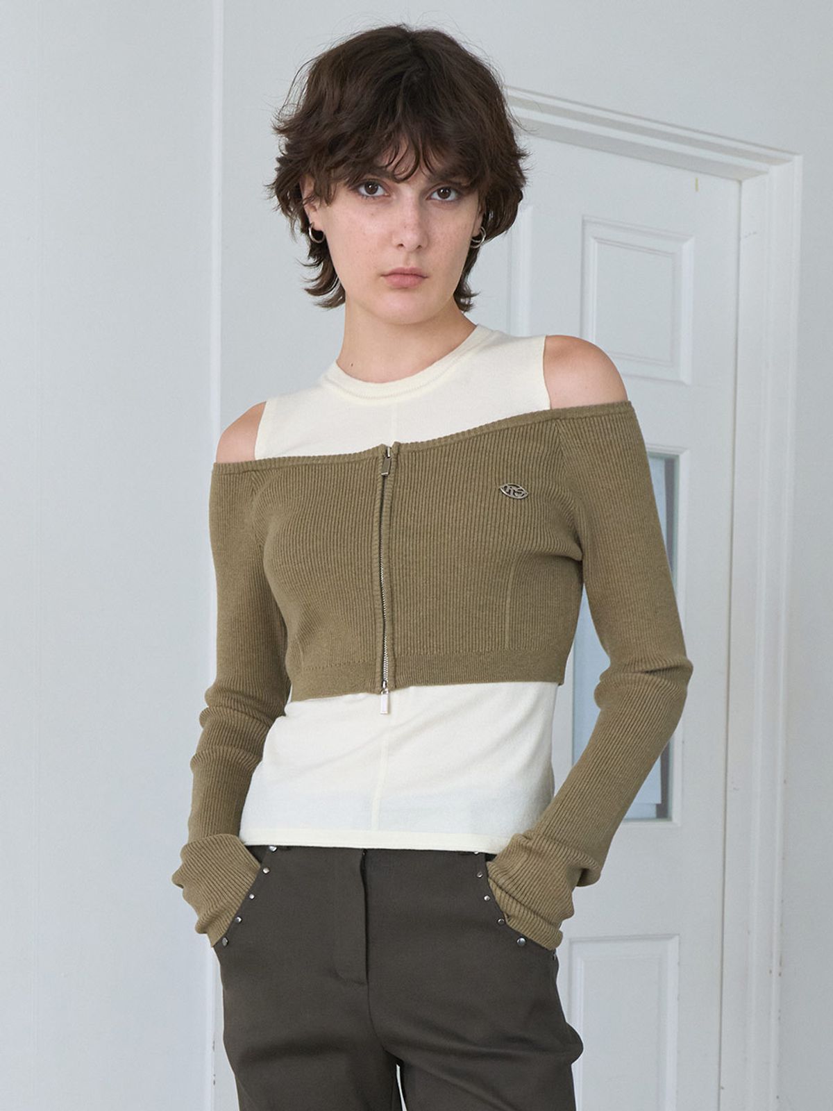 레이브(RAIVE) Zipper Shoulder Cut-out Knit VK5AP182_2color