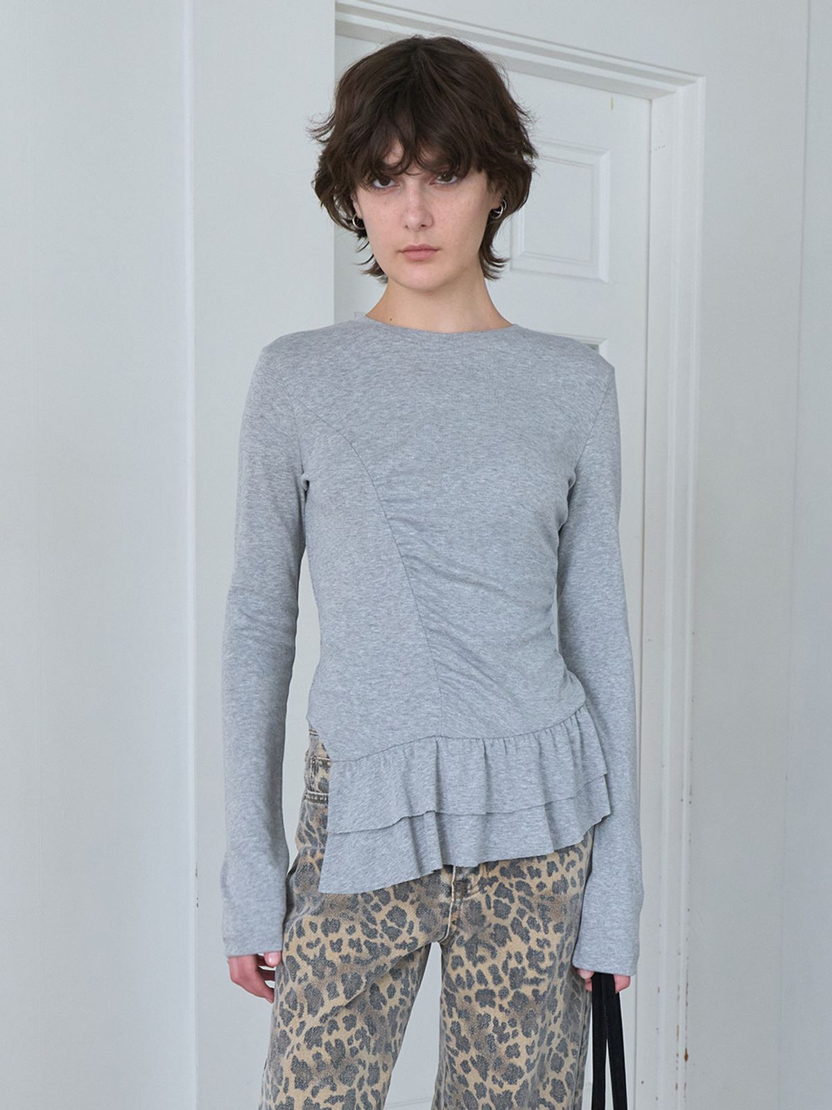 레이브(RAIVE) Unbalance Frill Shirred Top VW5WE632_2color
