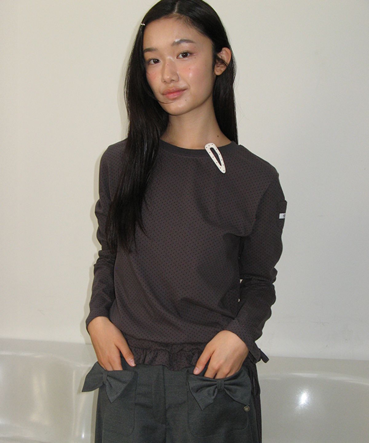 론론(RONRON) MINI POCKET SHIRRING LONG SLEEVE CHARCOAL DOT