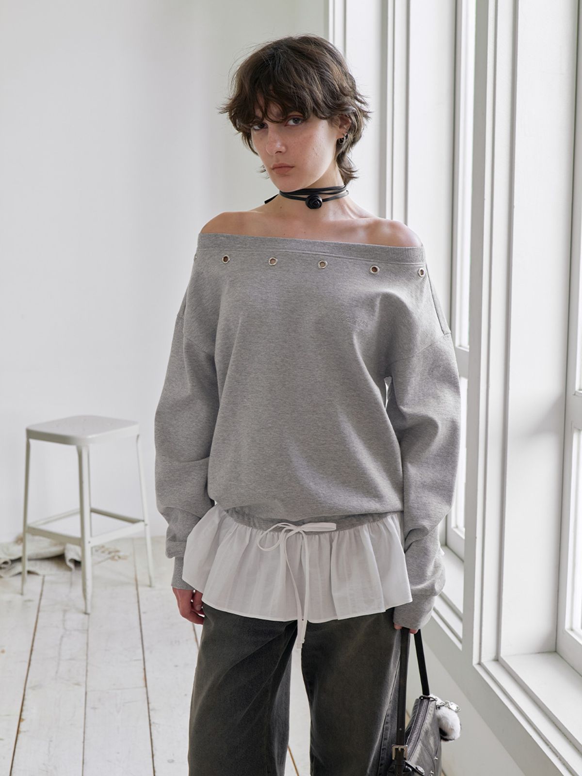 레이브(RAIVE) Off-shoulder Eyelet-Detail Top VW5AE142_2color