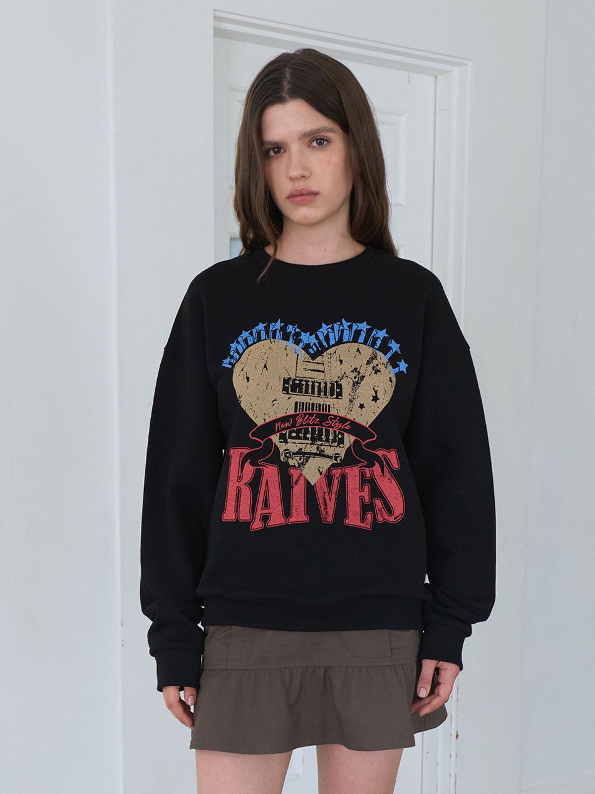 레이브(RAIVE) Heart Ravers Graphic Sweatshirt VW5AE143_2color