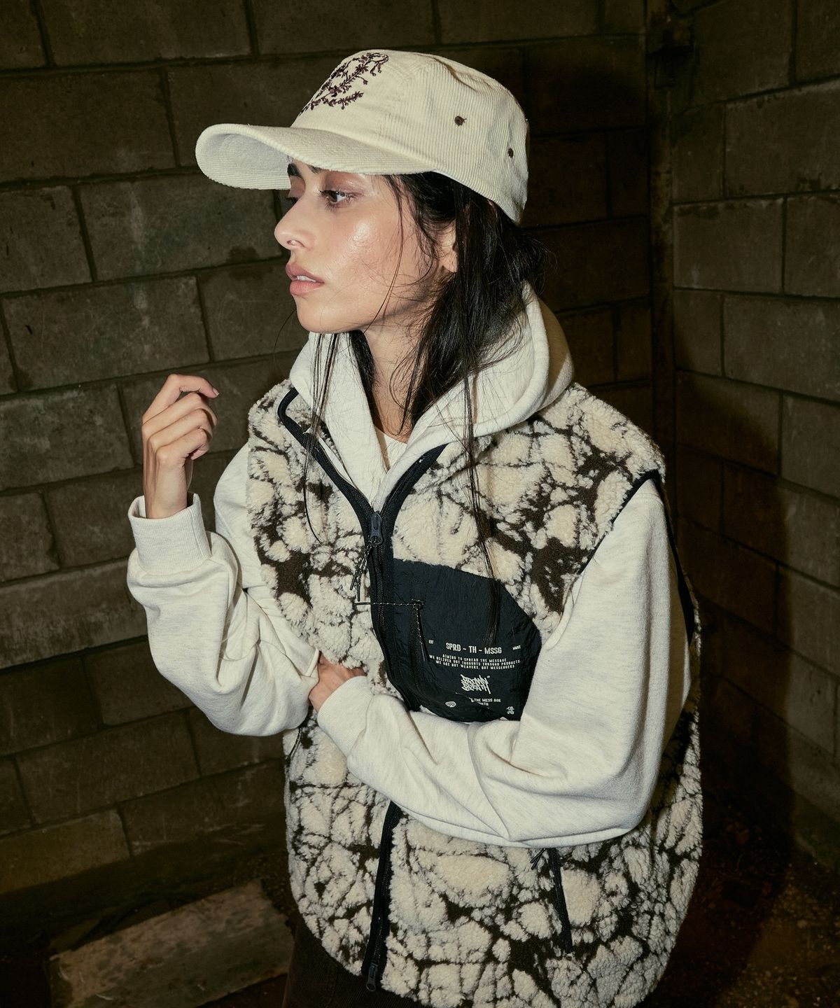 브라운브레스(BROWNBREATH) SPRAWL FLEECE PATTERN VEST - BEIGE