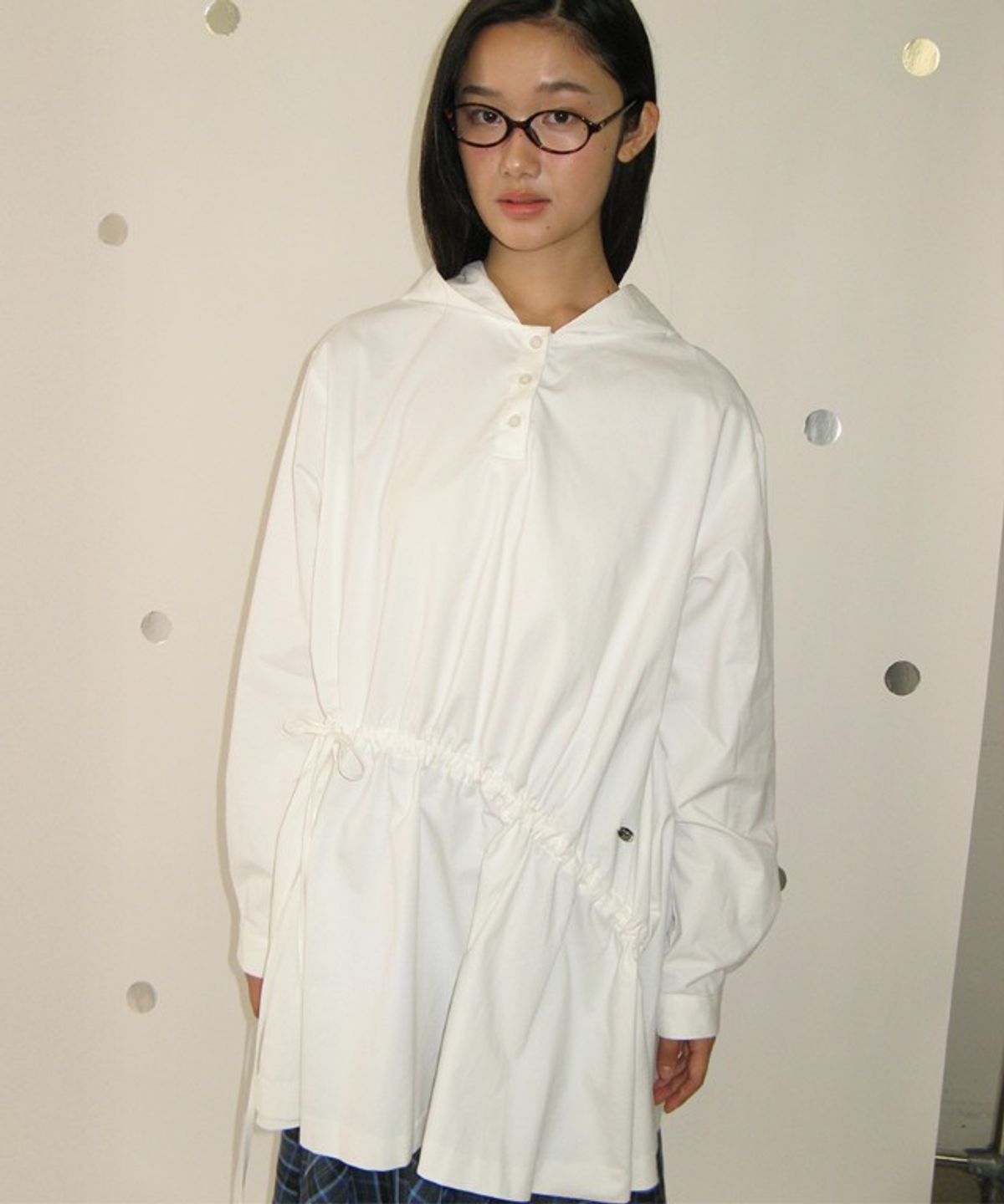 론론(RONRON) RUCHED HOODED STRING DRESS WHITE