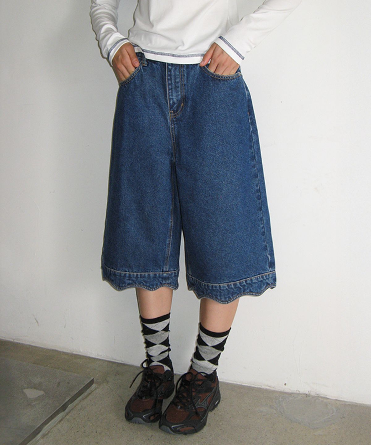 론론(RONRON) SCALLOP BERMUDA DENIM PANTS MEDIUM BLUE