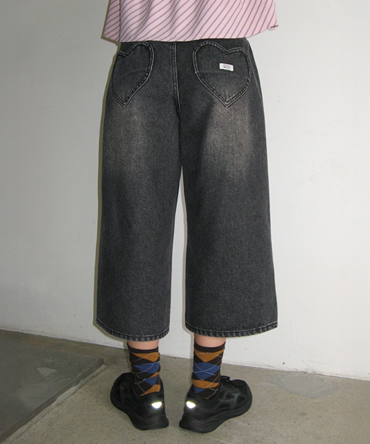 론론(RONRON) HEART POCKET BERMUDA DENIM PANTS BLACK