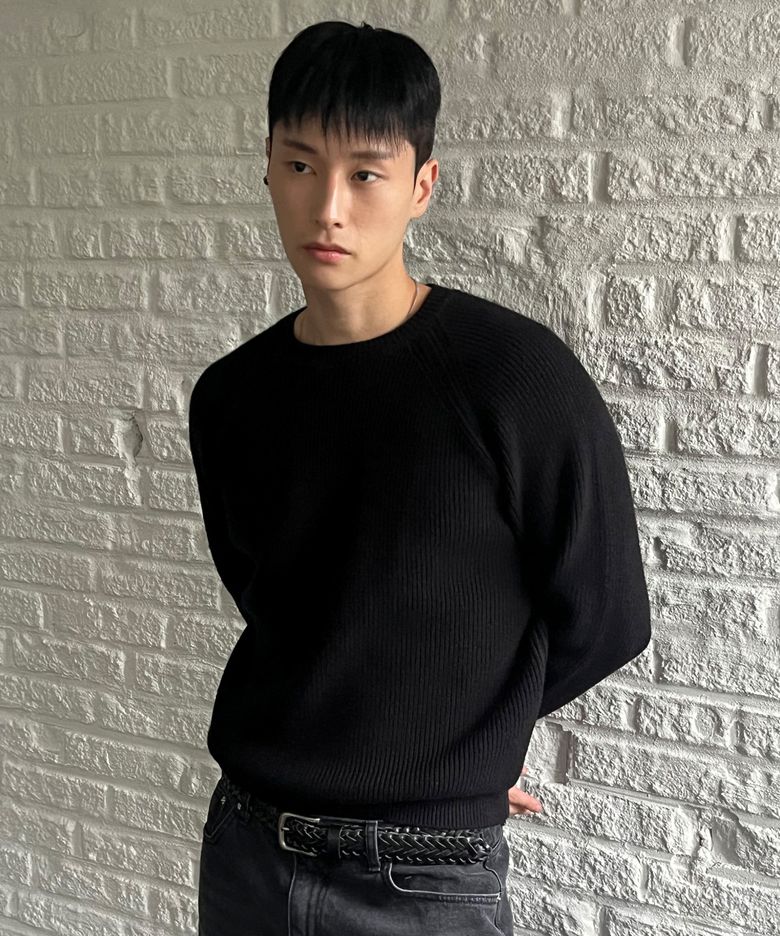 에센셜 머슬핏 레글런 크롭 니트 [블랙]