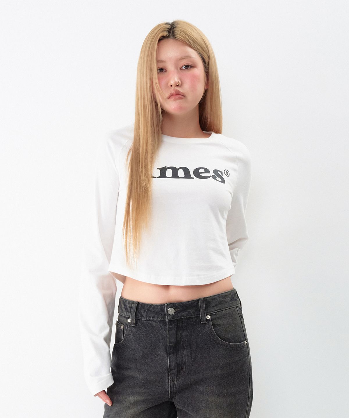 아메스 월드와이드(AMES-WORLDWIDE) BASIC LOGO LONGSLEEVE TEE WHITE