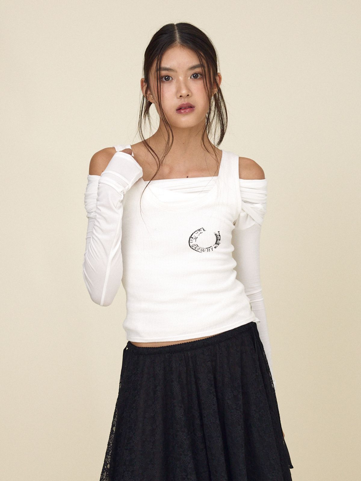 글로니(GLOWNY) ROCKY WAFFLE SLEEVELESS TOP (WHITE)