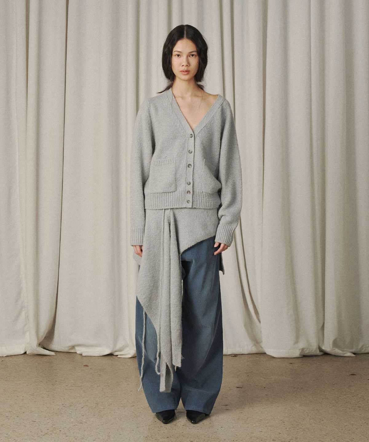 베르소(VERSO) Two-Hole Line Mixed Cardigan