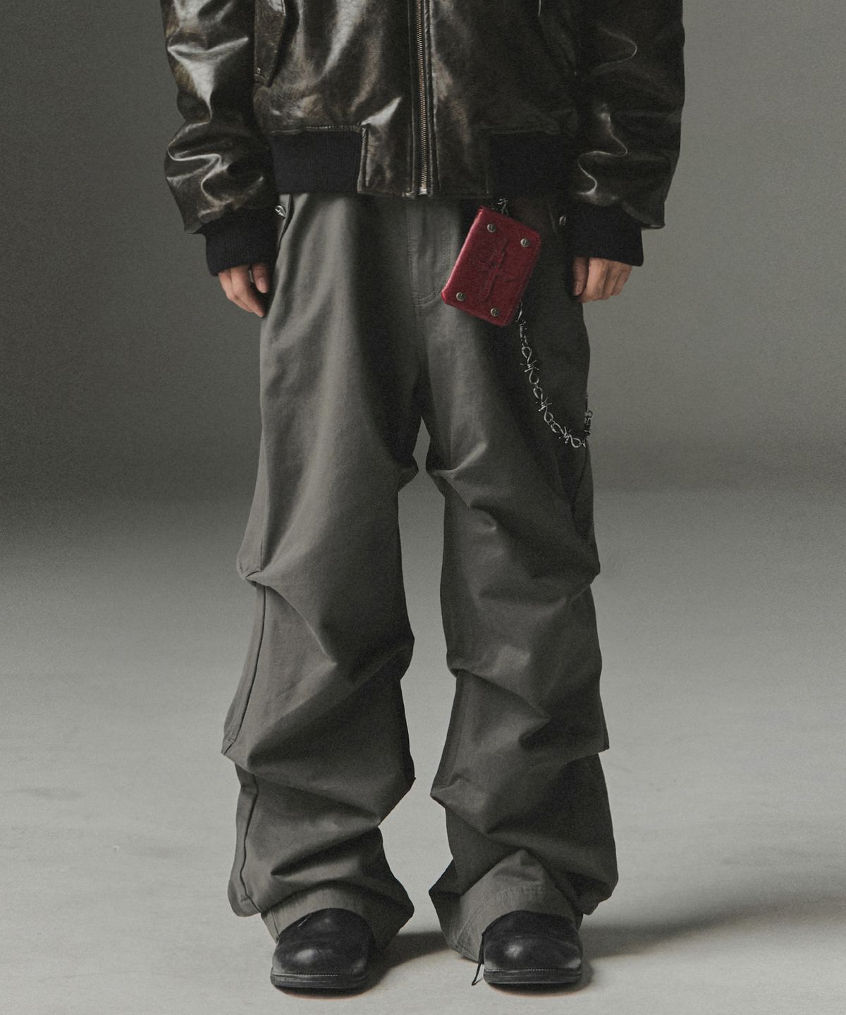 낫포너드(NOT4NERD) Stair Shirred Flare Fit Cotton Pants - Charcoal