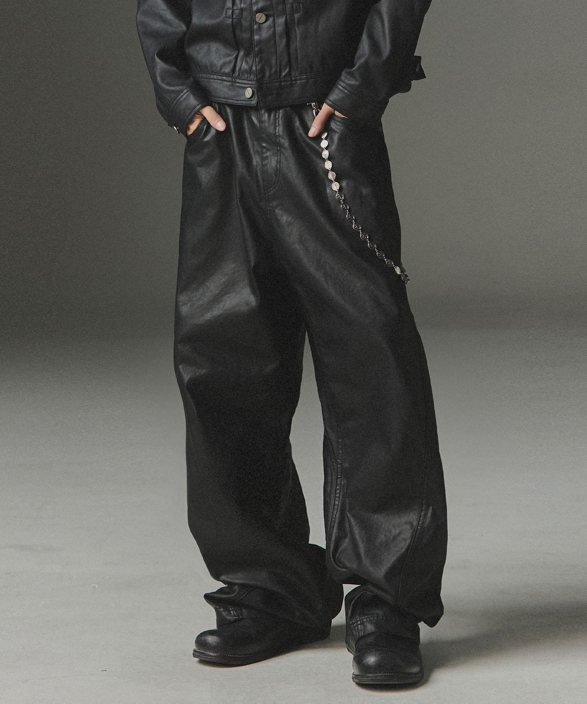낫포너드(NOT4NERD) Coated Curved Pants - Black