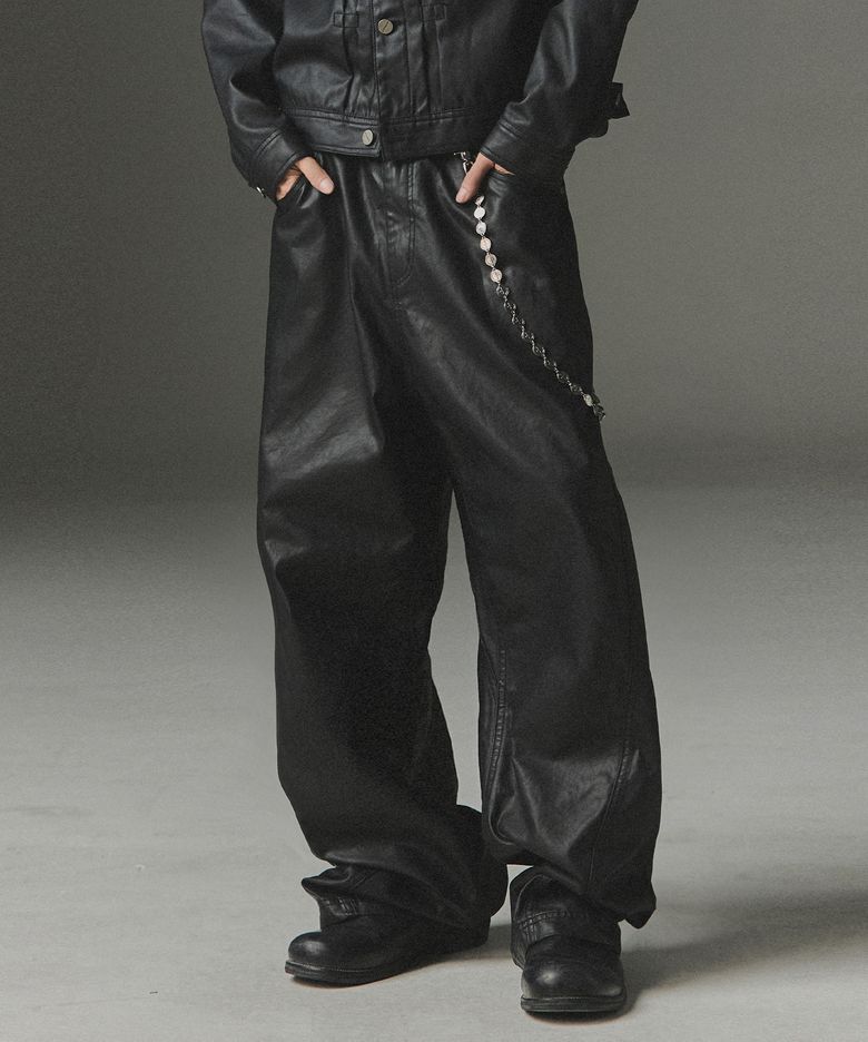Coated Curved Pants - Black