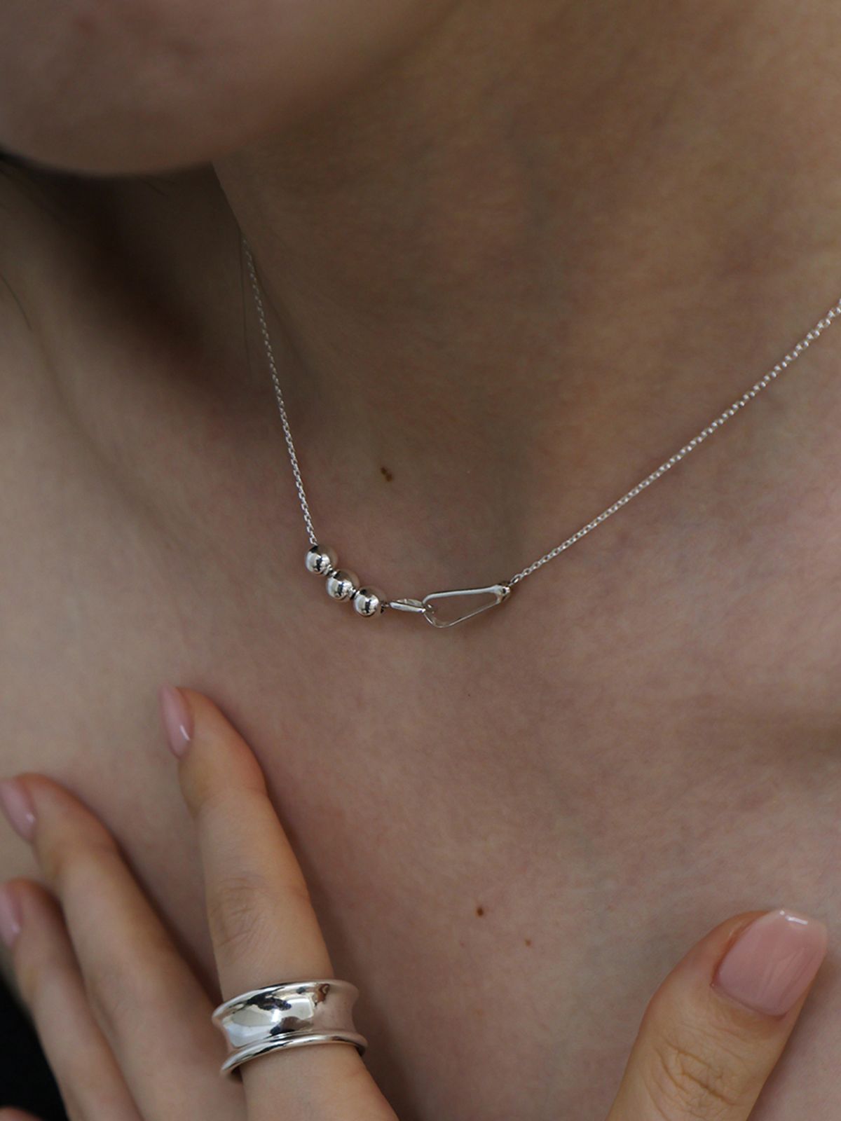 몽드린느(MONDELIGNE) Modern ball necklace