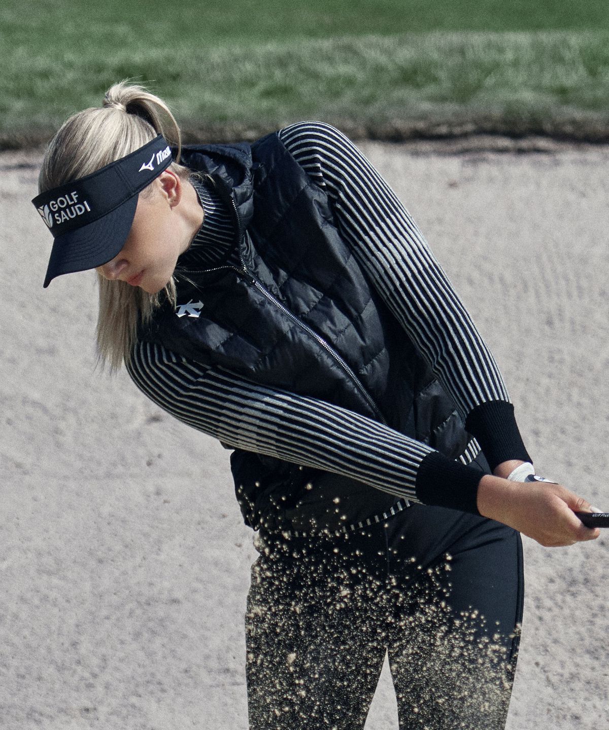 데상트 골프(DESCENTE GOLF) 아크먼트(ACMT) 여성 경량 다운 베스트  DQ42WFDVO1