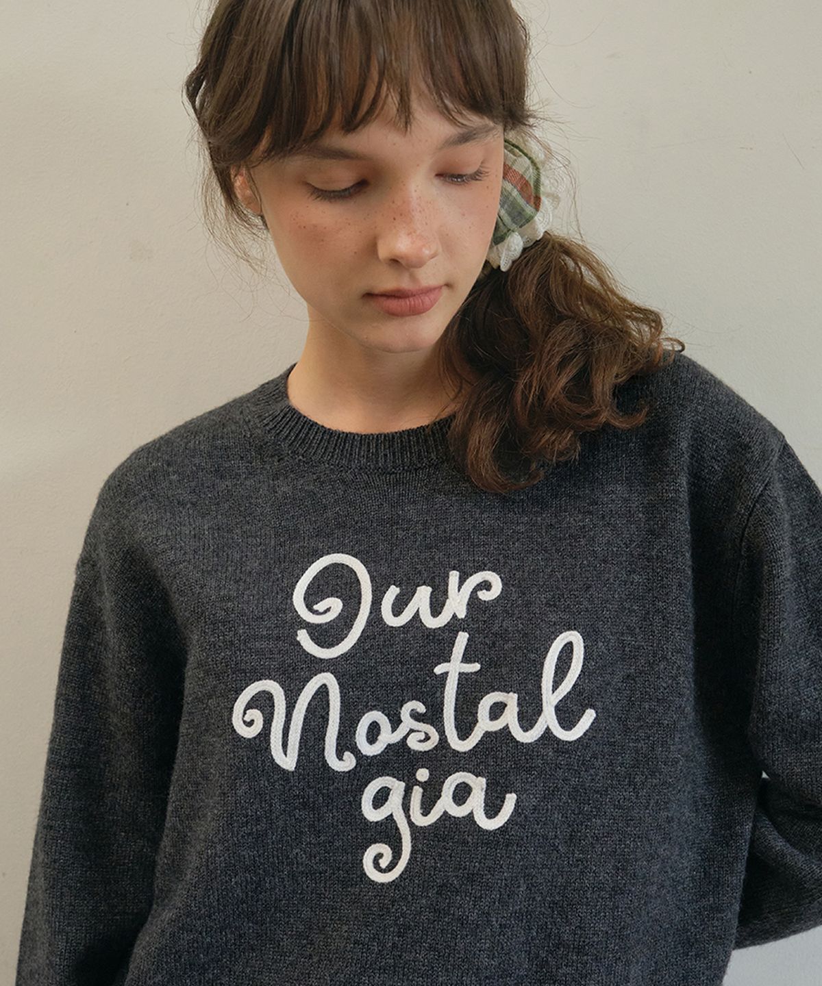 아우어노스텔지아(OURNOSTALGIA) Lover logo mix knit_Charcoal(OC25-KN12)