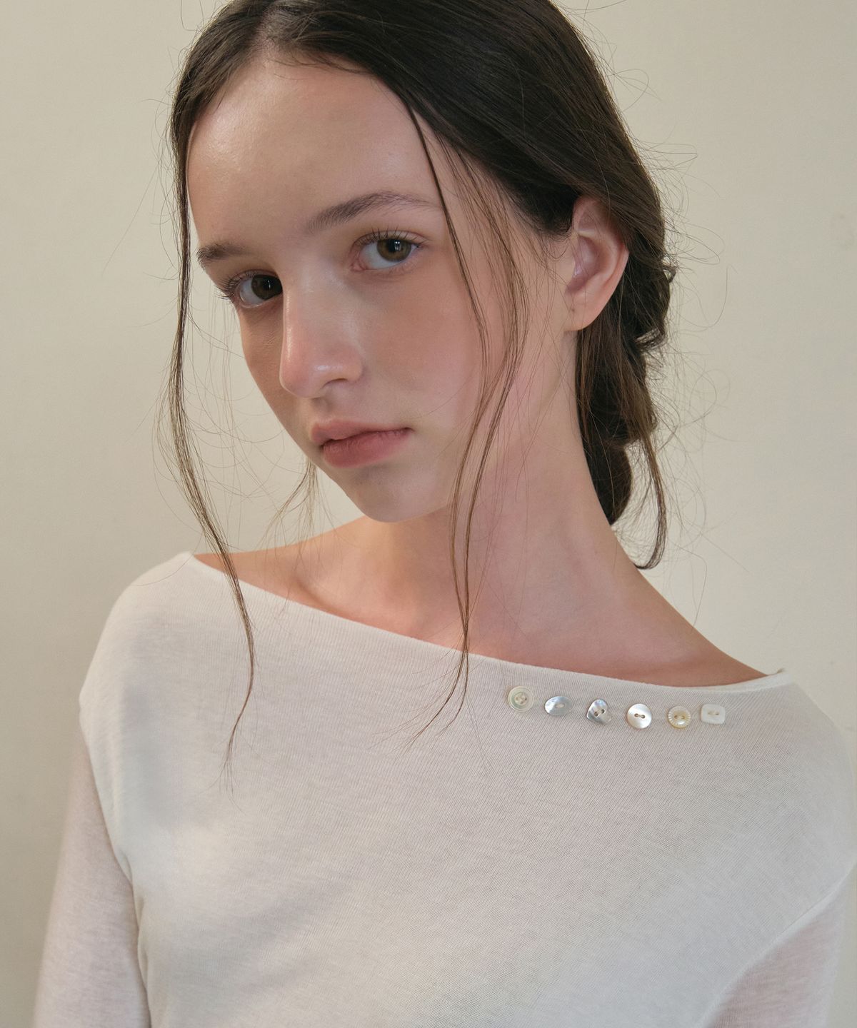 아우어노스텔지아(OURNOSTALGIA) Button boat neck wave t-shirt_2color(O25-TP20)