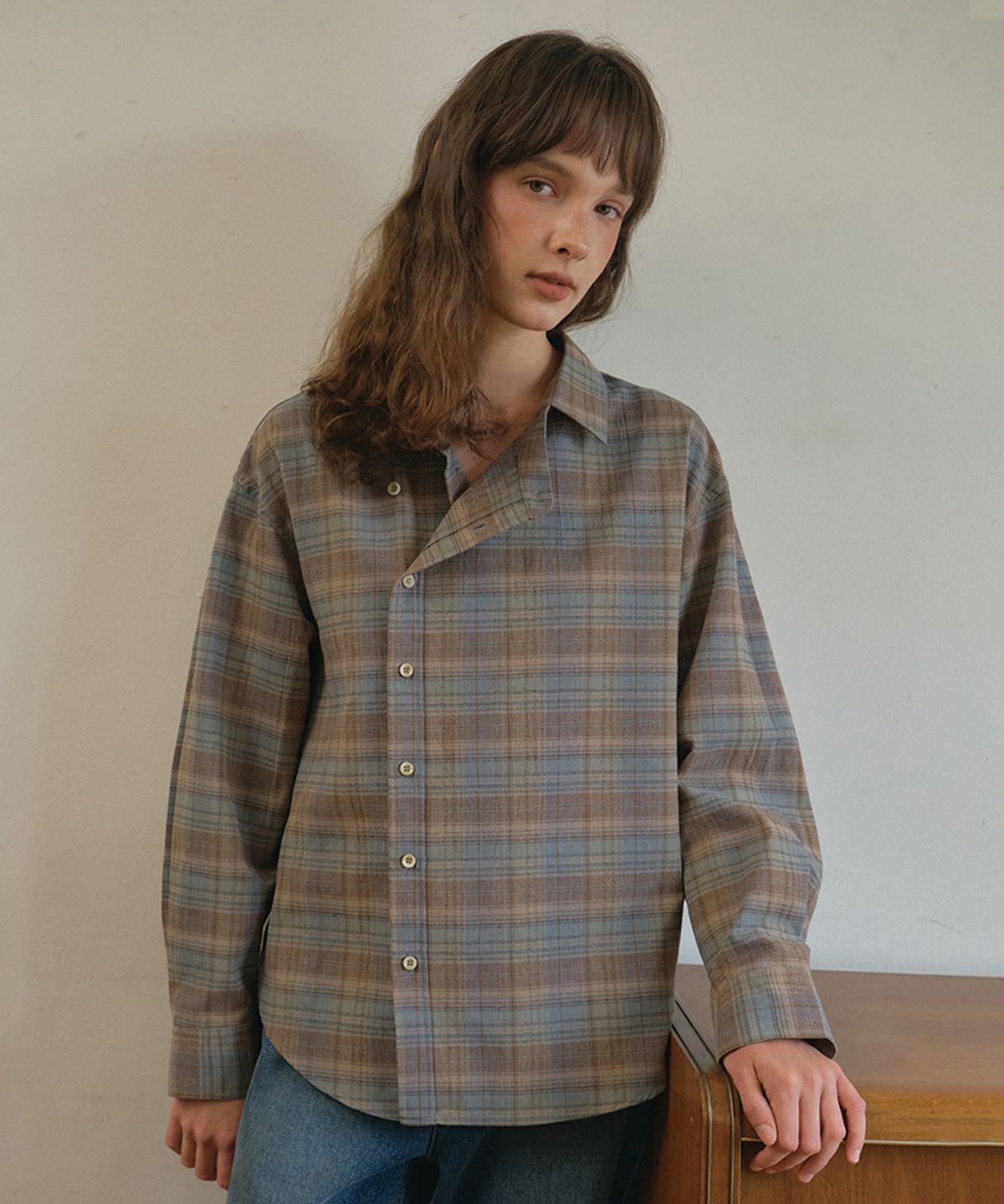 아우어노스텔지아(OURNOSTALGIA) Asymmetrical check shirt_Brown(O25-SH06)