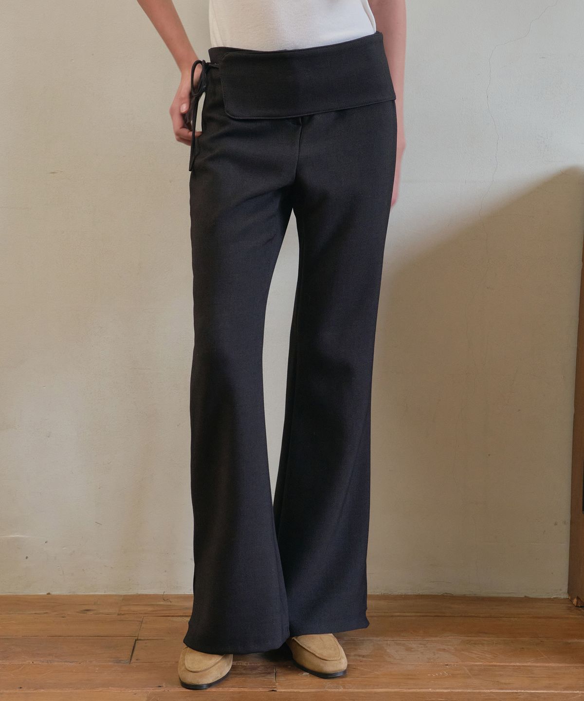 아우어노스텔지아(OURNOSTALGIA) Waist wrap slim boots cut pants_Charcoal(O25-PT10)