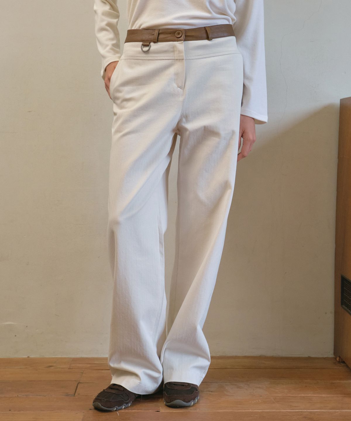 아우어노스텔지아(OURNOSTALGIA) Auburn leather waist pants_Ivory(O25-PT12)