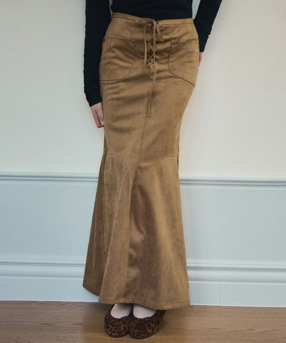 아우어노스텔지아(OURNOSTALGIA) Eyelet suede mermaid long skirt_Taupe beige(OC25-SK02)