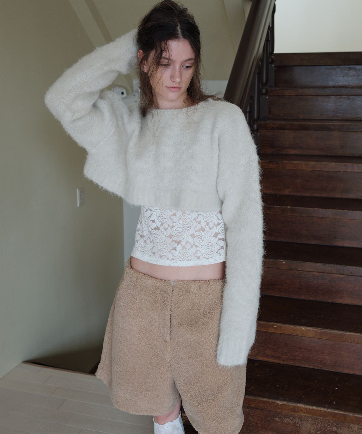 오버듀플레어(OVERDUEFLAIR) HAIRY WOOL CROP KNIT_IVORY