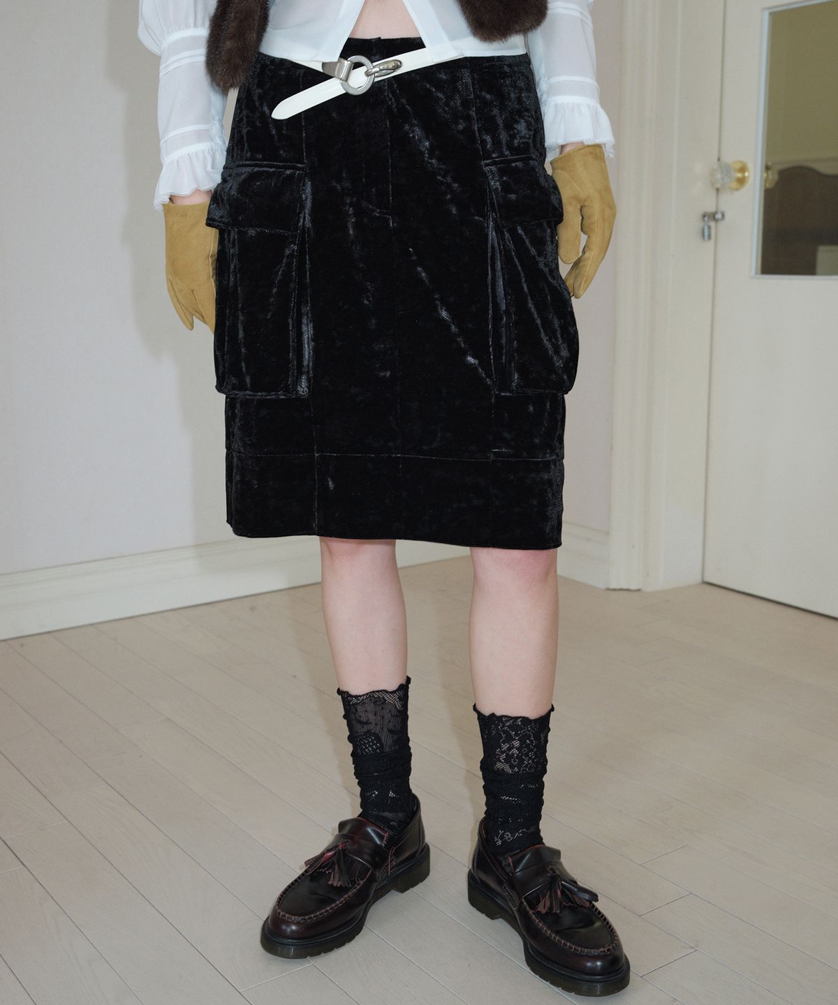오버듀플레어(OVERDUEFLAIR) VELVET CARGO MIDI SKIRT_BLACK