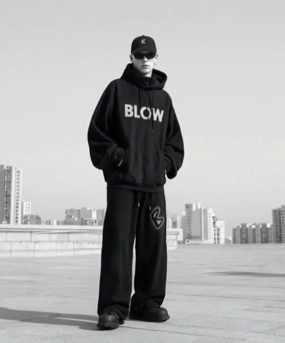 블로우(BLOW) 세미와이드 로고 스웨트팬츠_022