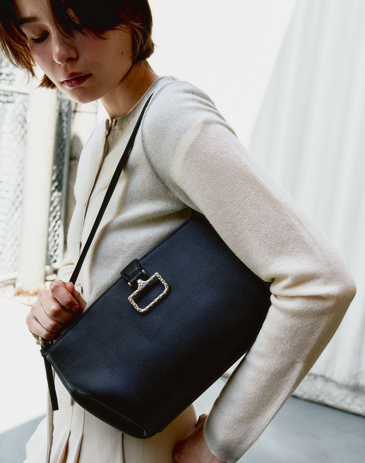 닥스 여성 액세서리(DAKS WOMENS ACCESSORIES) [버크루나] 블랙 소가죽 바케트형 숄더백 DCBA5F254BK