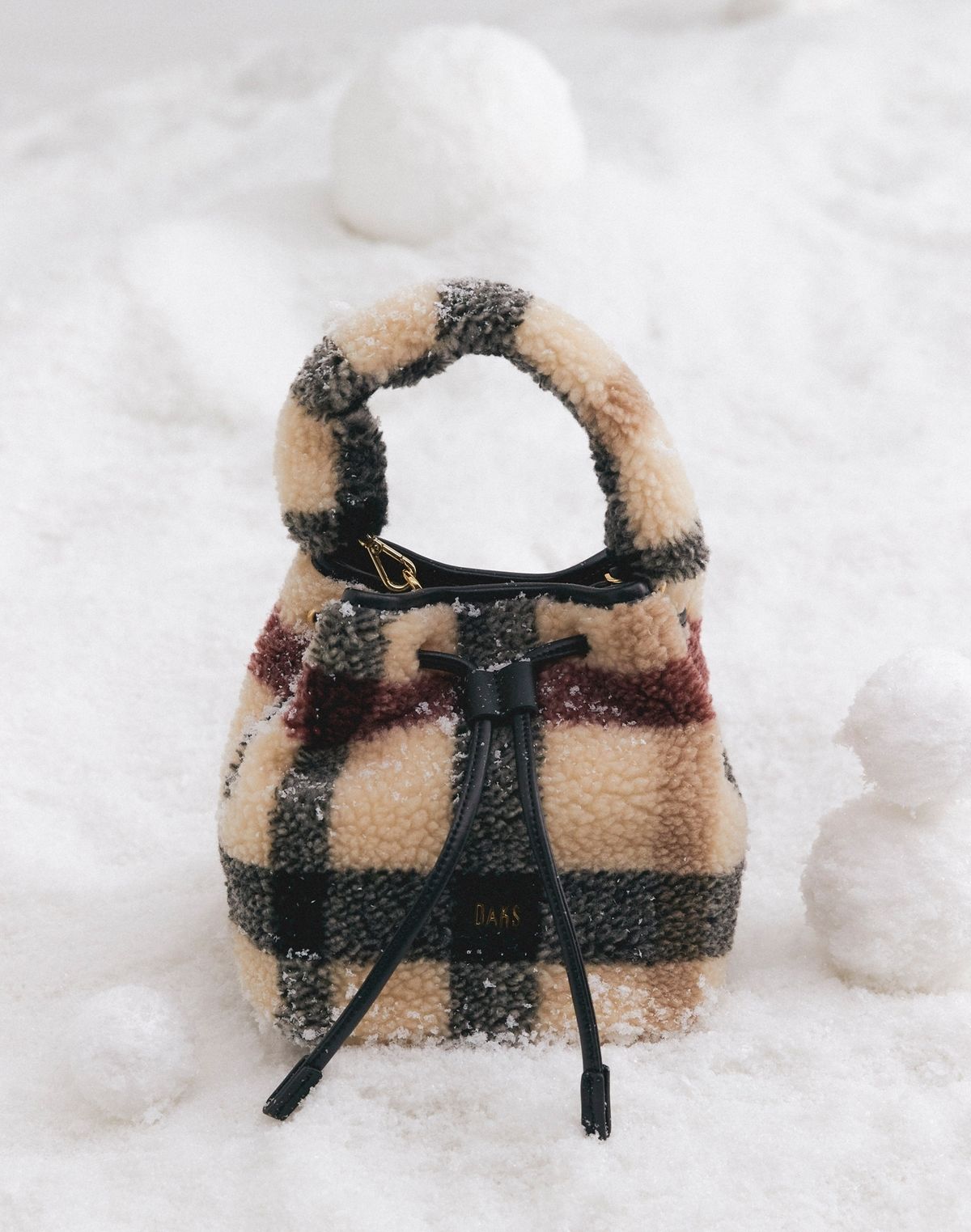 닥스 여성 액세서리(DAKS WOMENS ACCESSORIES) [CHECK FUR] 베이지 체크 에코퍼 버킷백 DCBA5F985I2