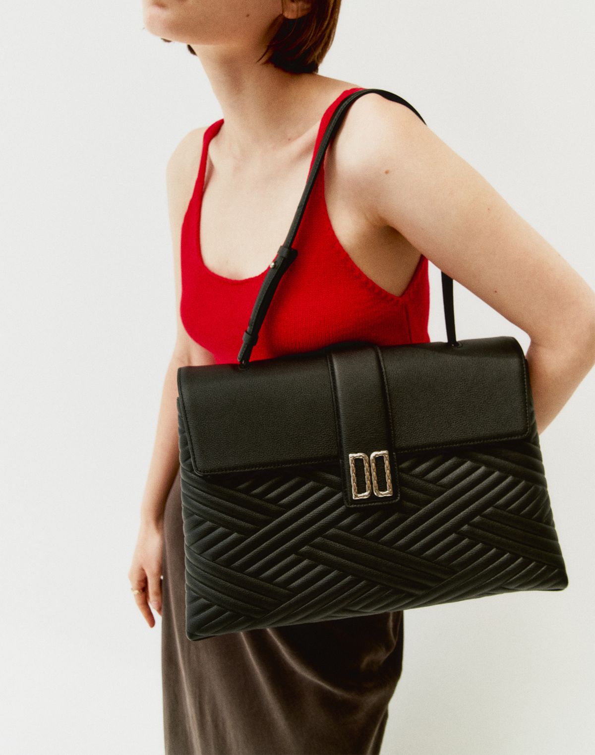 닥스 여성 액세서리(DAKS WOMENS ACCESSORIES) 블랙 DD로고 칼라일 경판 소가죽 빅 숄더백 DCBA5F949BK