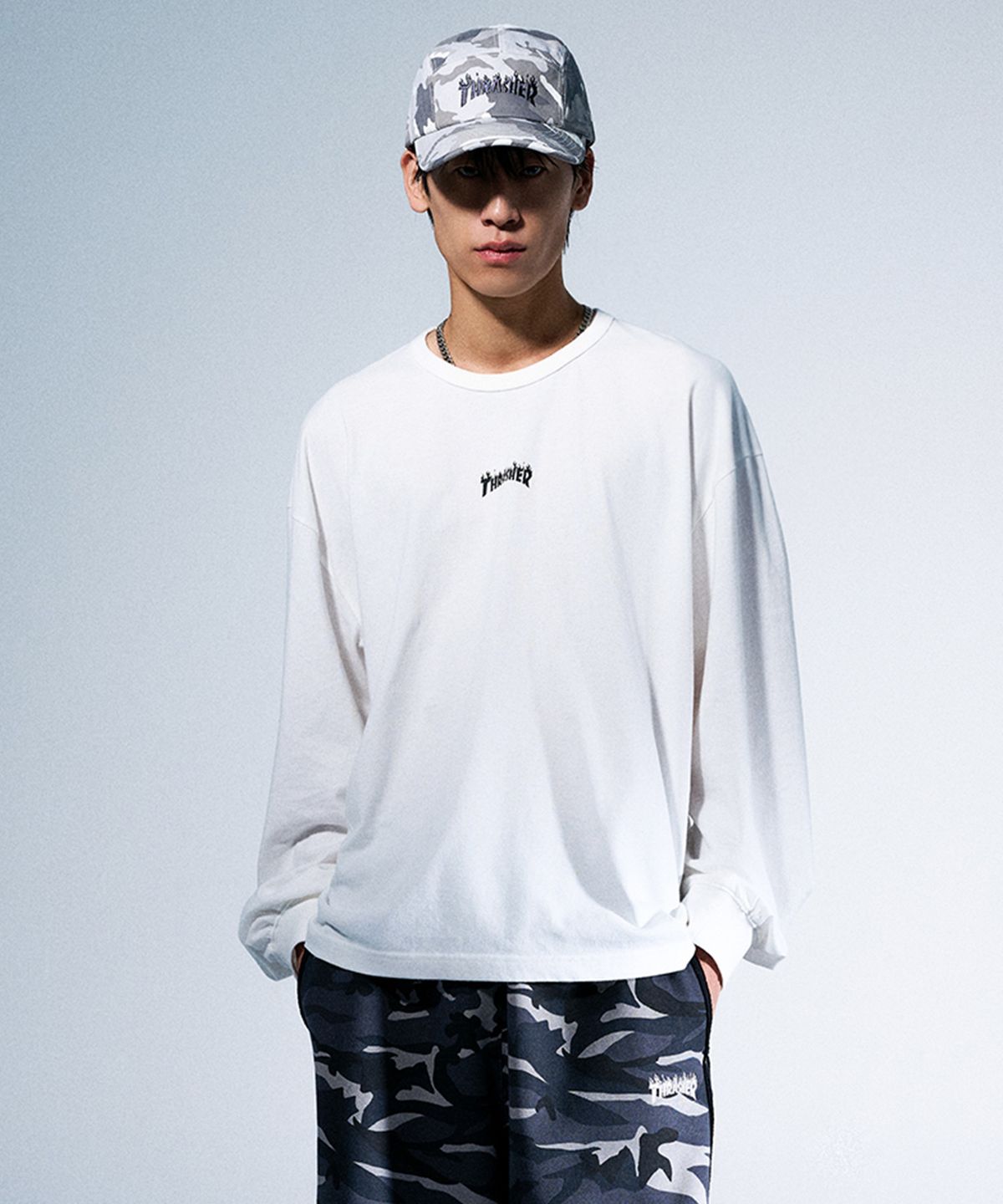 트레셔(THRASHER) 플레임 로고 롱슬리브 오프 화이트