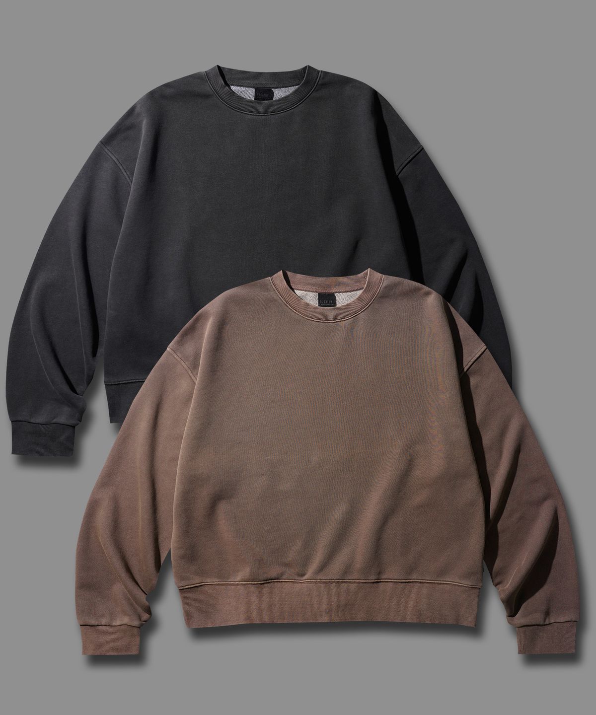 에즈카톤(EZKATON) [2PACK] 에즈 크롭 피그먼트 맨투맨 KJMT6899