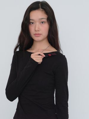 연히 롱 슬리브 티셔츠 Yunhi Long Sleeve Tee (Black)