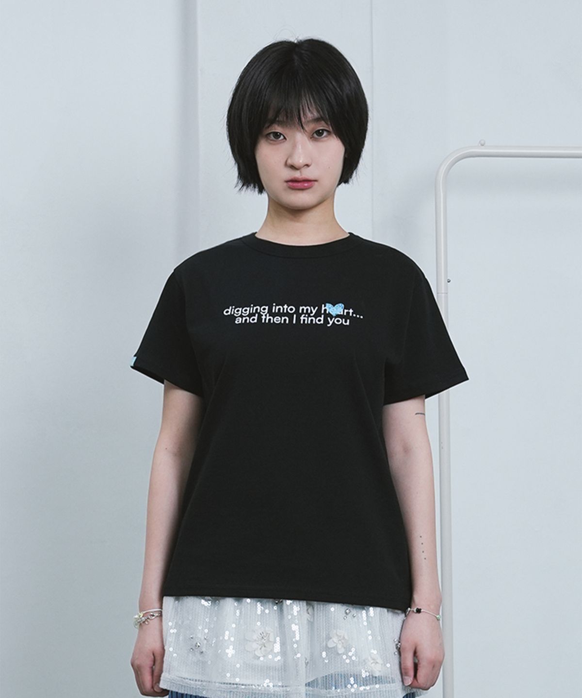 하트익스플로러(HEARTEXPLORER) Digging into my heart t-shirt (black)