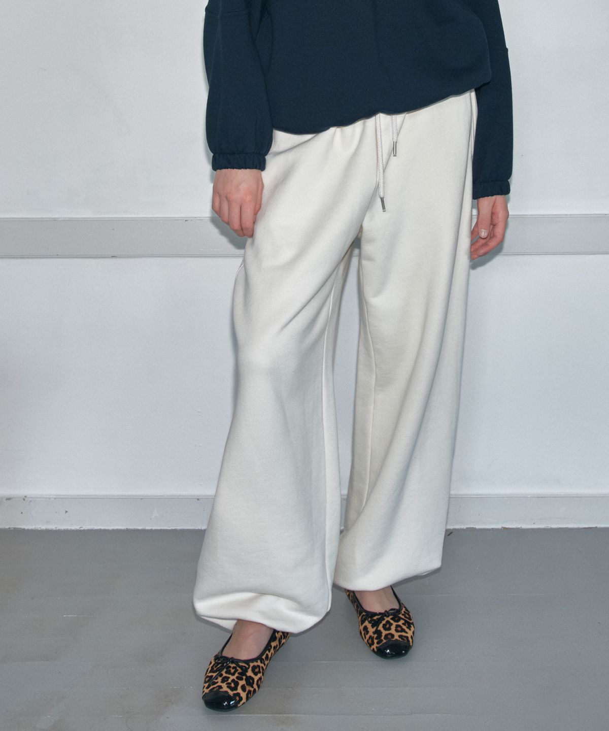 쏘이르(SO IR) WIDE SWEAT PANTS - CREAM