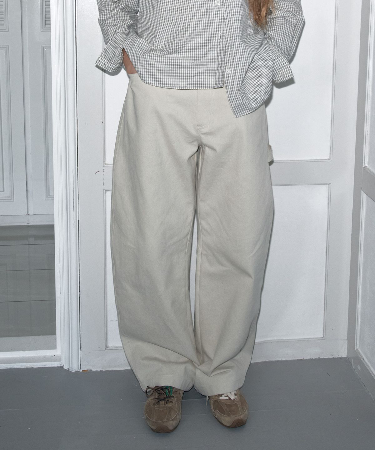 쏘이르(SO IR) CURVED COTTON PANTS - IVORY