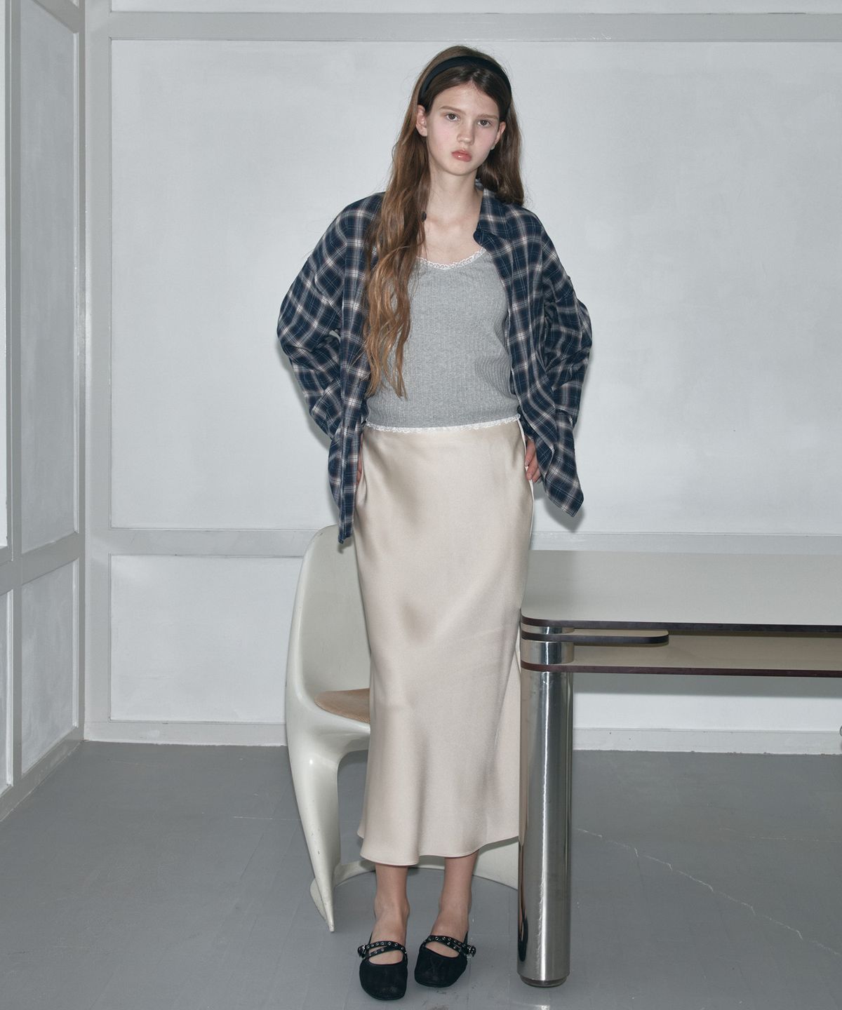 쏘이르(SO IR) SATIN LONG SKIRT - SAND BEIGE