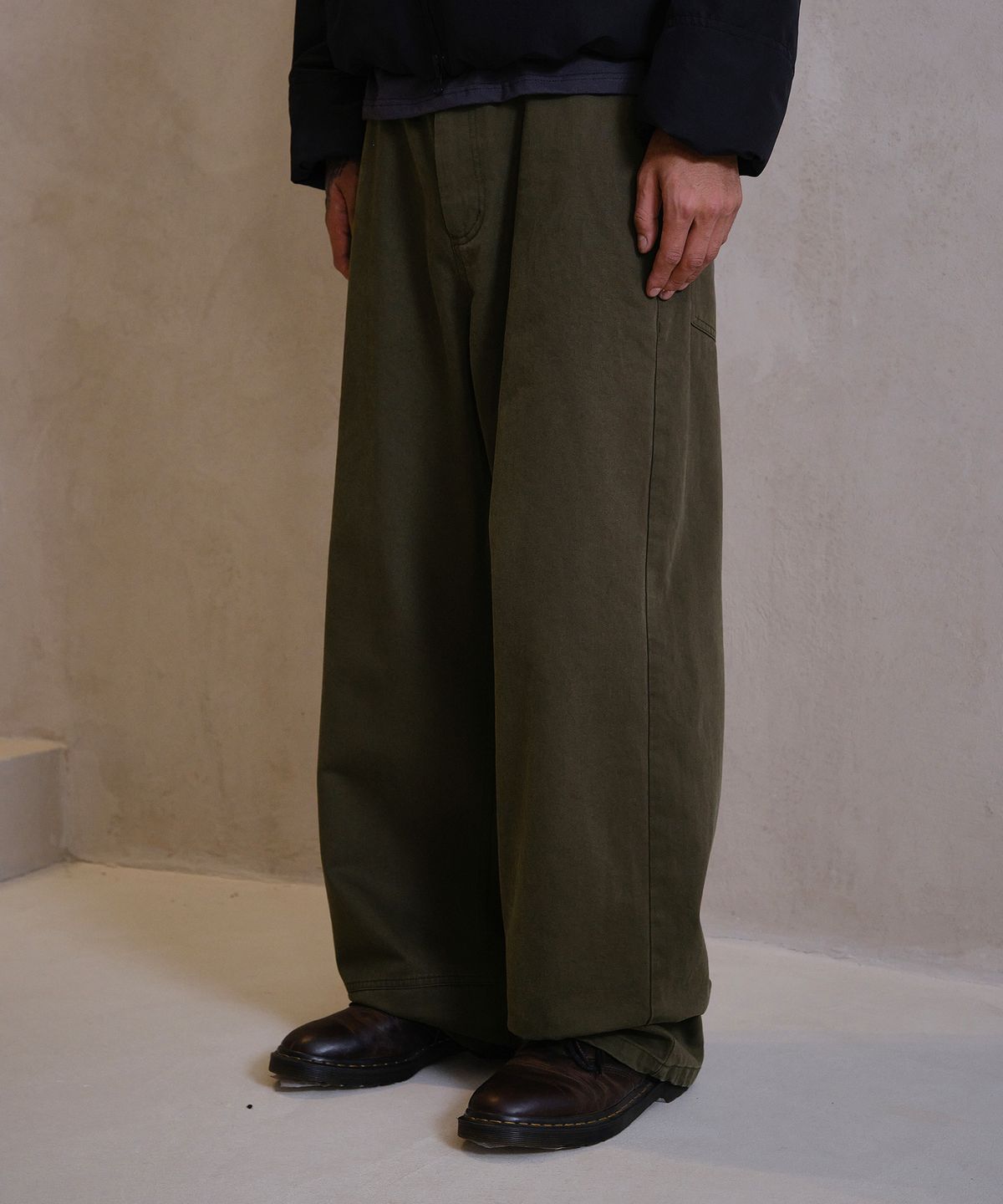 다이브인(DIVEIN) WASHED LOOSED WIDE COTTON PANTS (KHAKI)