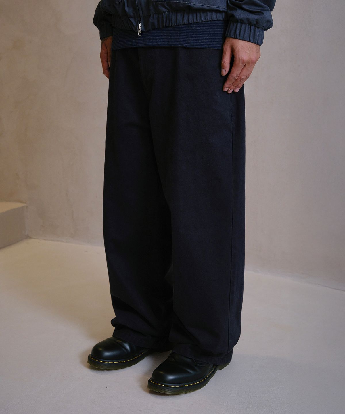 다이브인(DIVEIN) WASHED LOOSED WIDE COTTON PANTS (NAVY)