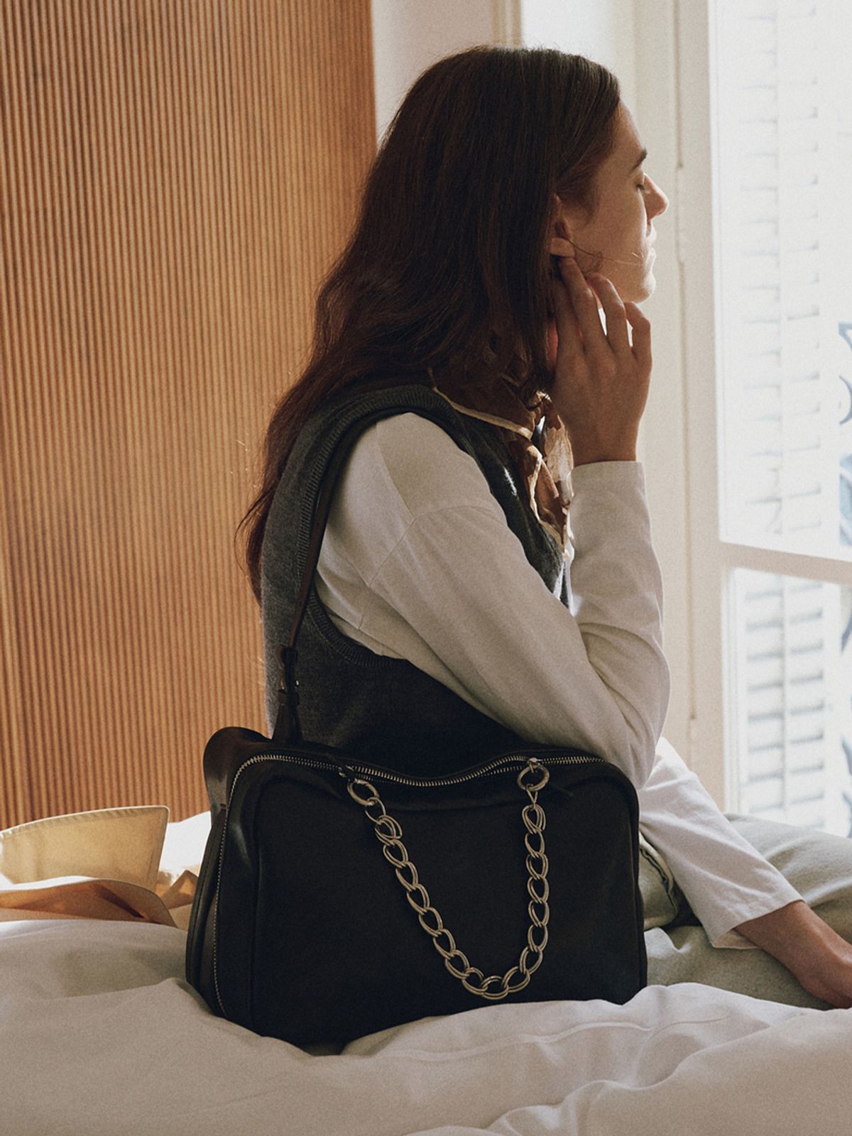루에브르(LOEUVRE) Souple Shoulder Medium FA5AB345-FH