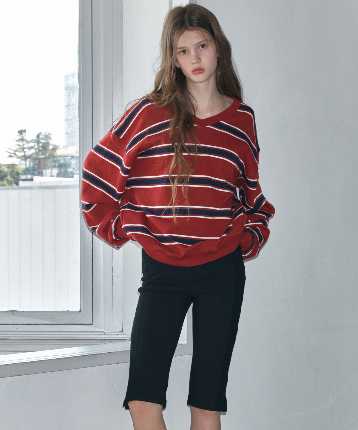 쏘이르(SO IR) STRIPE V NECK SWEATSHIRT - RED