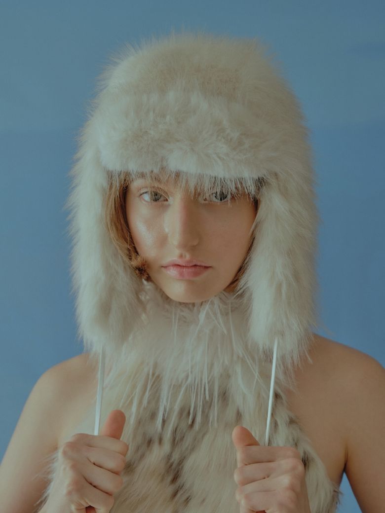 OMBRE EARFLAP HAT IN CREAM
