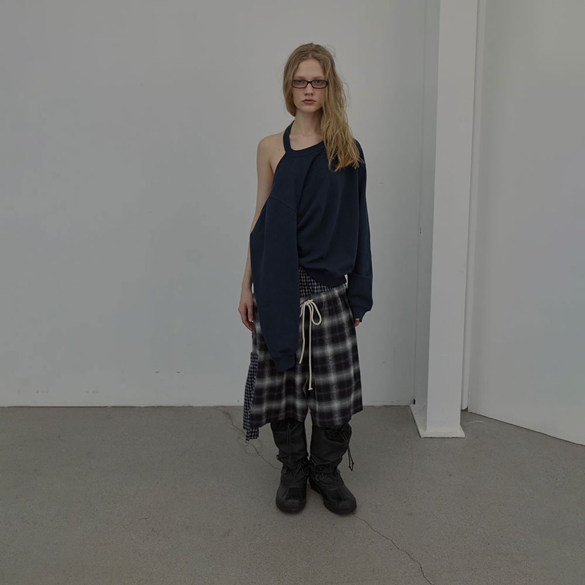 엘씨디씨티엠(LCDC™) HALTERNECK SWEATSHIRT (NAVY)