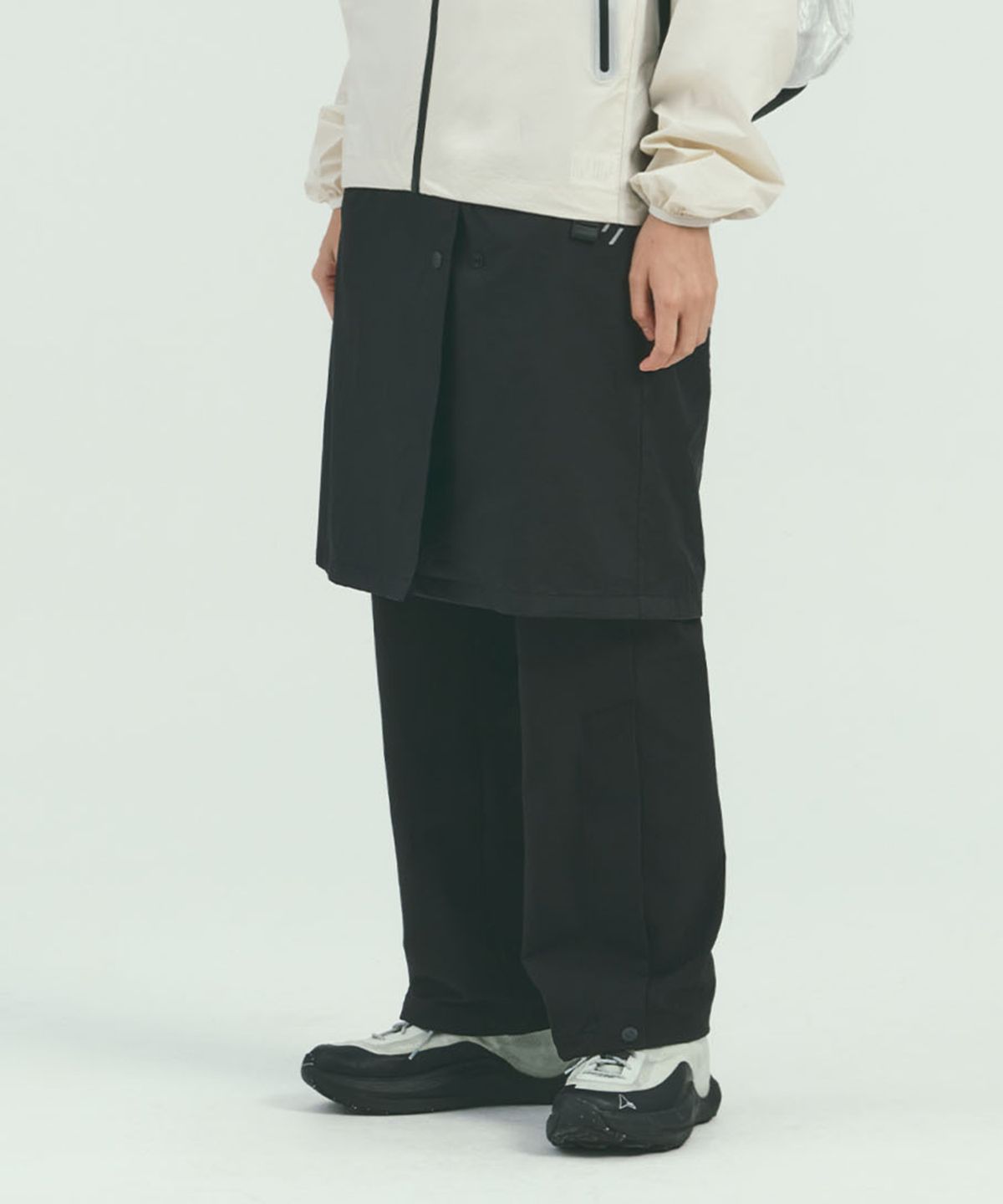 웰터 익스페리먼트(WELTER EXPERIMENT) VENTHRA HIKE SKIRT_BLACK