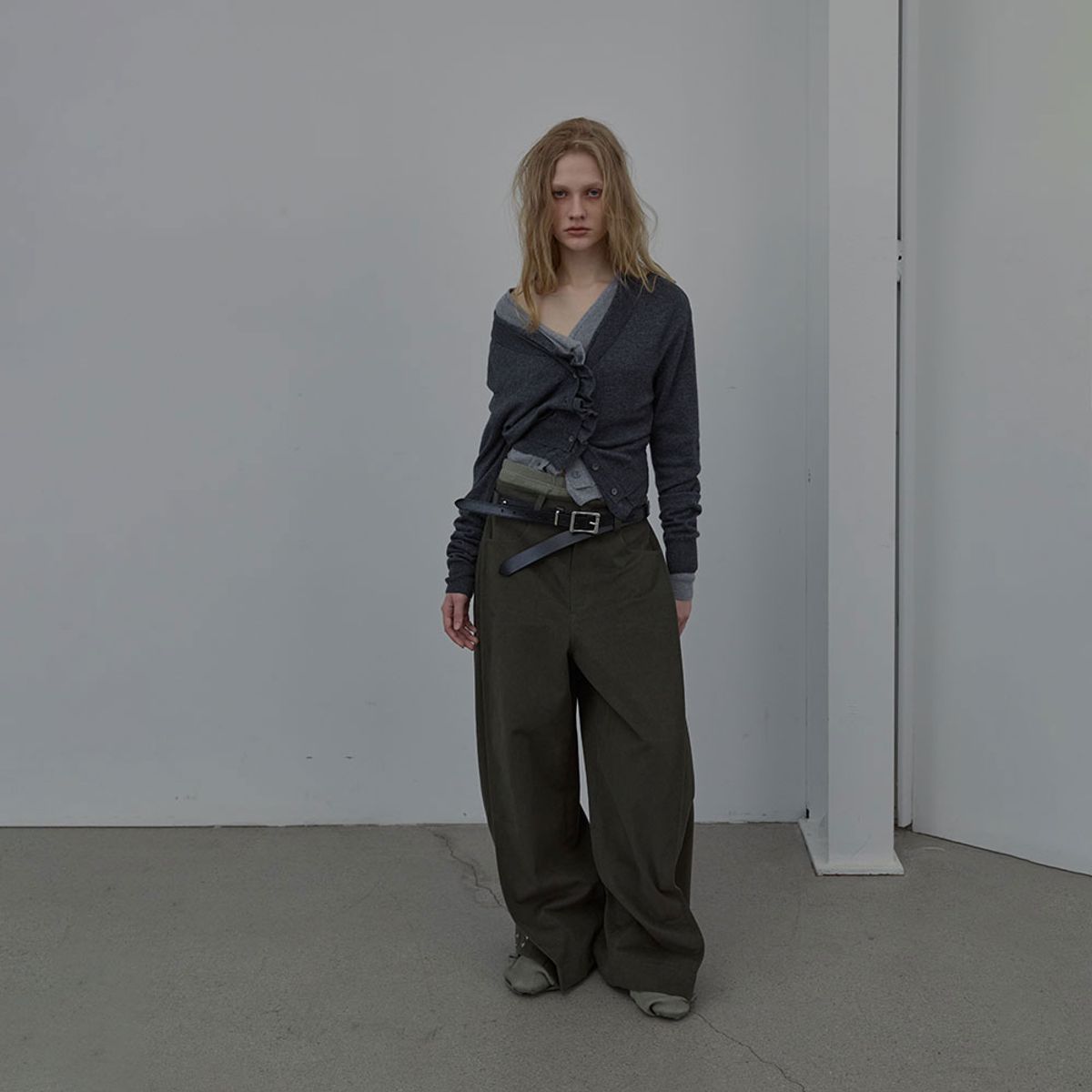 엘씨디씨티엠(LCDC™) CURVED SNAP PANTS (KHAKI)