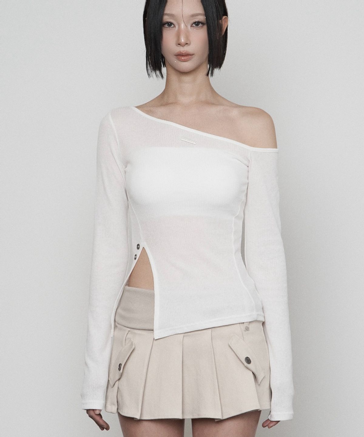 에트오소메(ETRE AU SOMMET) One-shoulder Basic Slit Long Sleeve (WHITE)