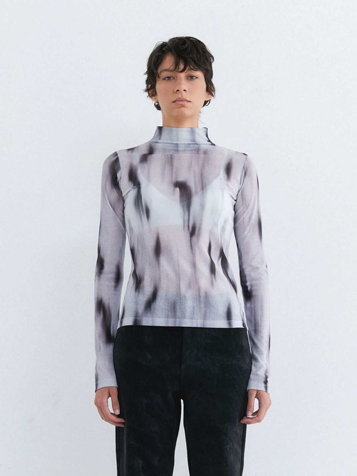 콥키노(KOBKINO) BRUSH PAINT MOCK NECK (GREY)