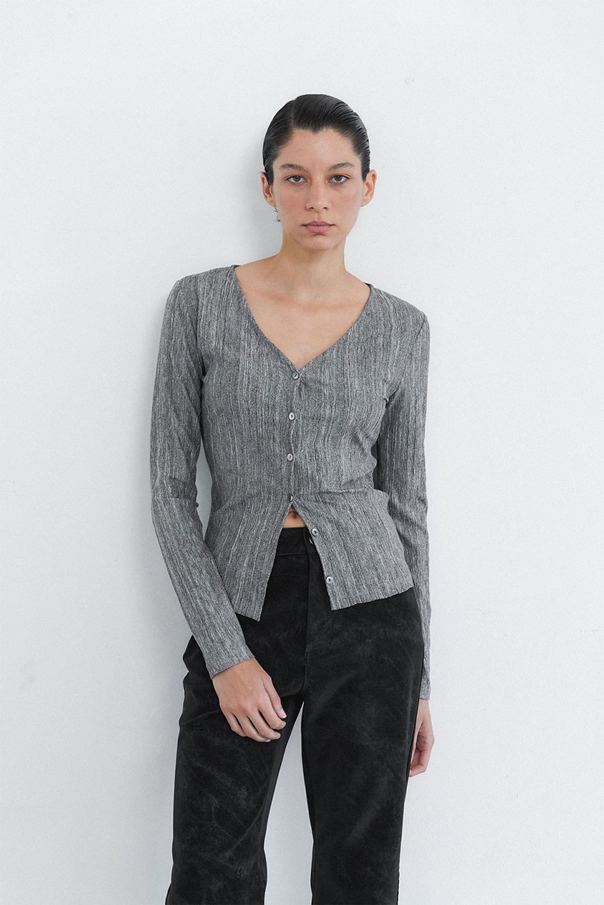 콥키노(KOBKINO) V-NECK PLEATS CARDIGAN (GREY)