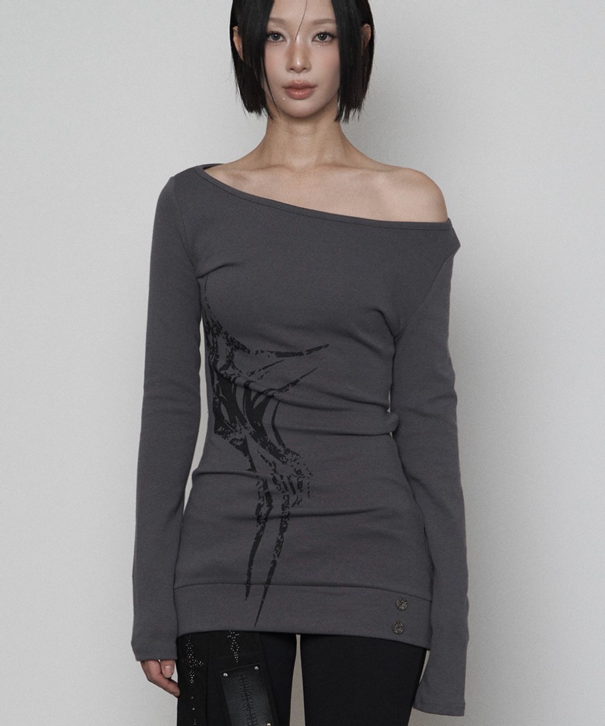 에트오소메(ETRE AU SOMMET) Bout neck Rib Button Side Print One-piece (CHARCOAL)