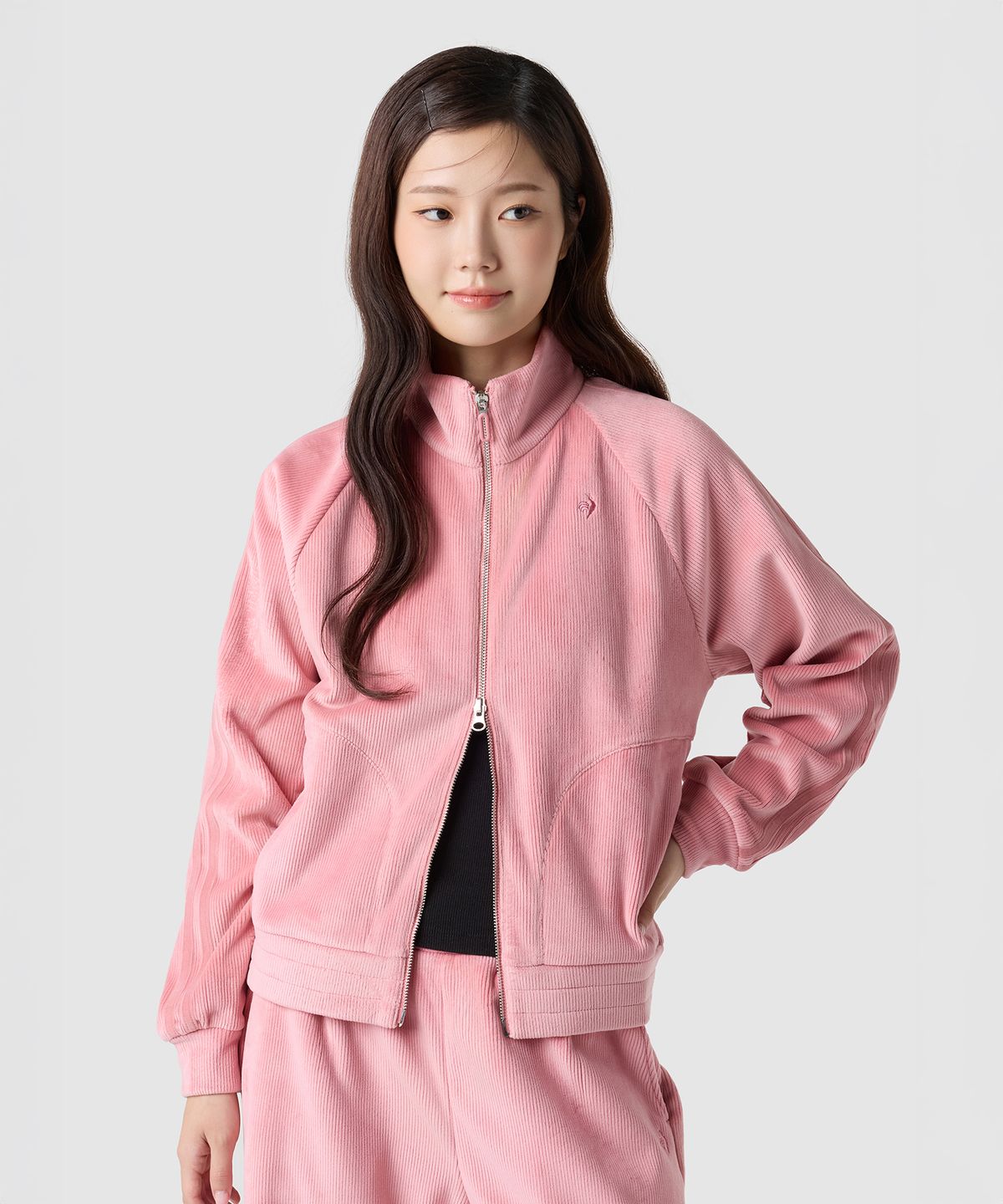 르꼬끄(LECOQ) 여성 루즈핏 벨듀로이 하이넥 집업 - 핑크 QQ422OFTO3
